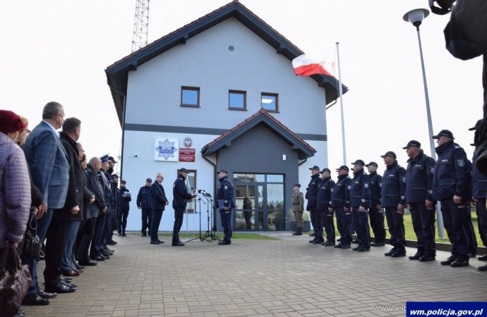 {Policjanci zyskali nowoczesną siedzibę.}